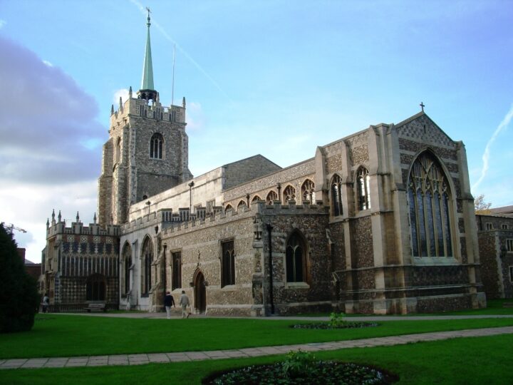 PRC Luxury Travel Essex & London Experience the Pinnacle of Luxury Travel Airport Transfers and Executive Taxi Serice in Chelmsford ESSEX CM1