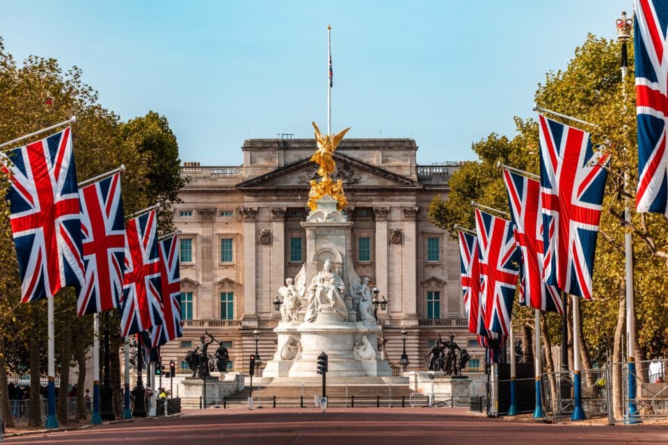 PRC Luxury Travel Essex Experience the Pinnacle of Luxury Travel Chauffeur Services in Private Chauffeured Tour of London ESSEX 